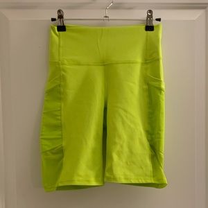 Fabletics biker shorts with pockets - size xs - 9” inseam